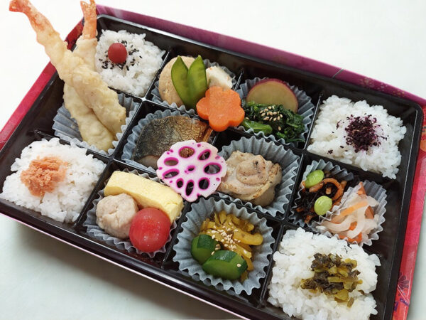 [ 9 ] 宝(和風12マス弁当)