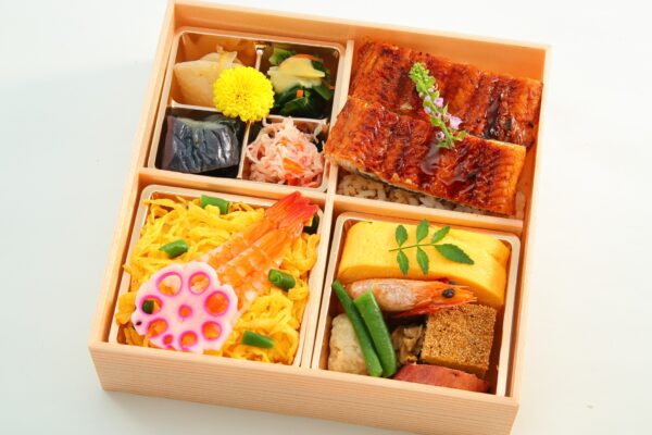 [ 910 ] うな重とちらし寿司のだしまき幕の内